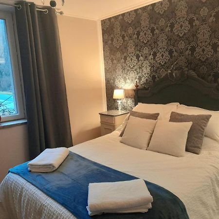 Les Roches Chambre D'Hotes Servant Exterior photo